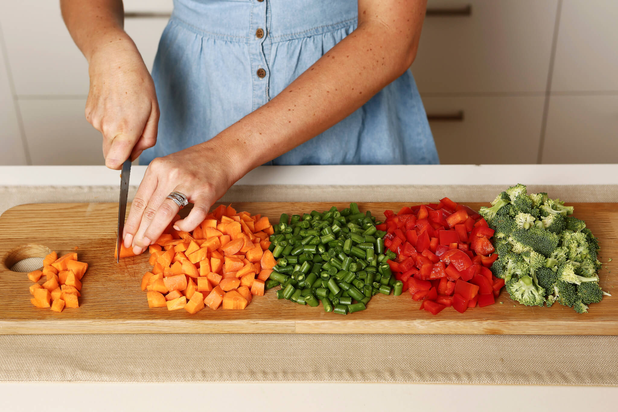 meal prep chopping vegetables