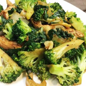 15 minute chicken, cashew and broccoli stir fry