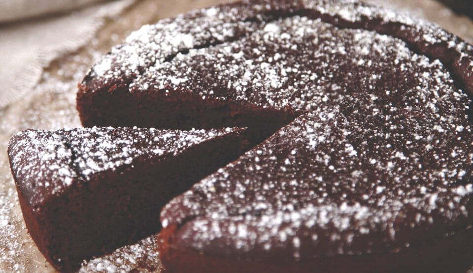 Flourless chocolate cake for a healthy lunch box