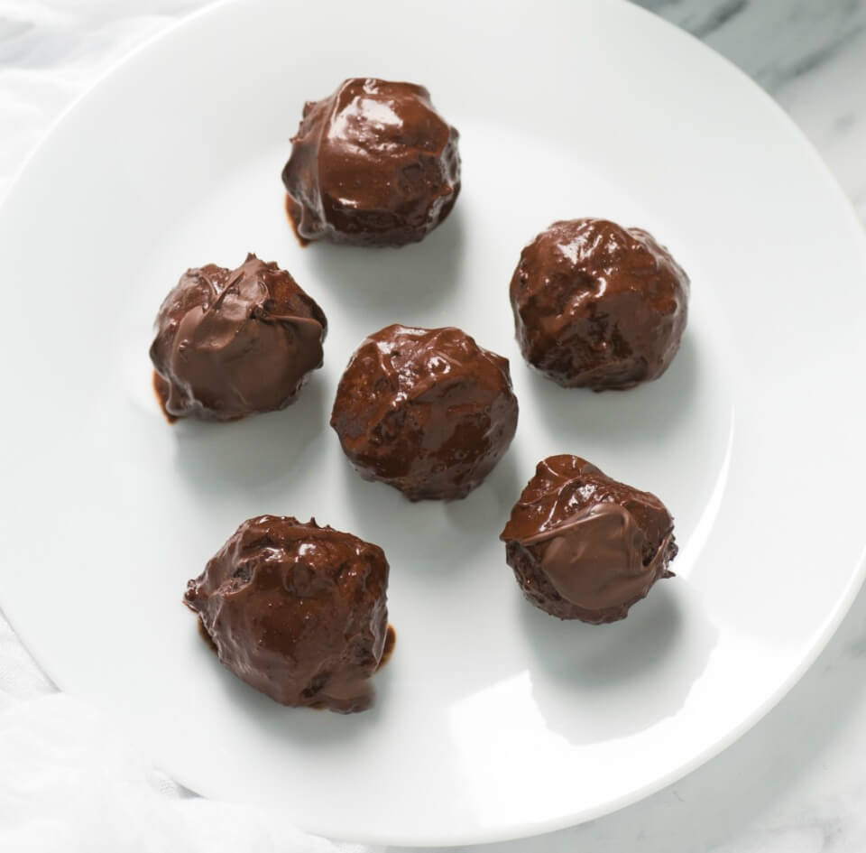 Cashew-and-Apricot-Chocolate-Fudge-Balls