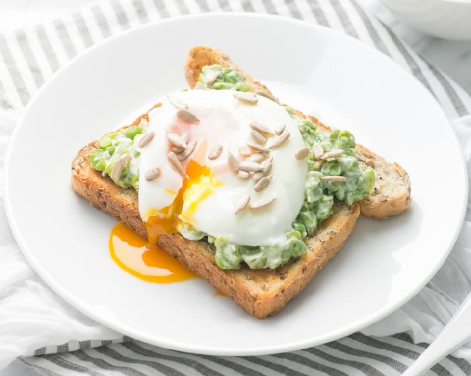 Creamy-Peas-with-Poached-Eggs-on-Toast