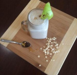 Pear, walnut and vanilla smoothie