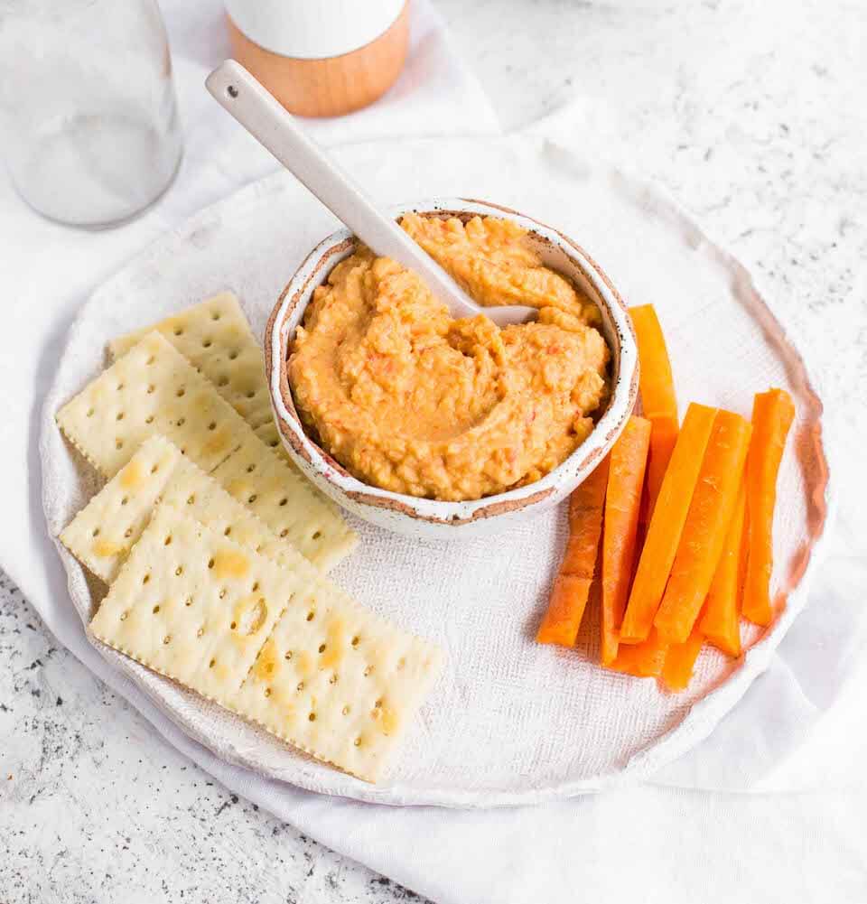 Capsicum_Hummus_with_Carrots_and_Carrots