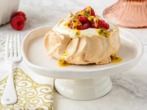 Simple-Summer-Pavlova