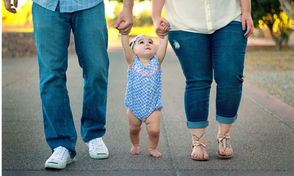 baby-holding-hands