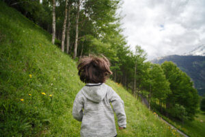 child-nature-running