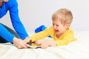 child-tantrum-ipad-screen-time