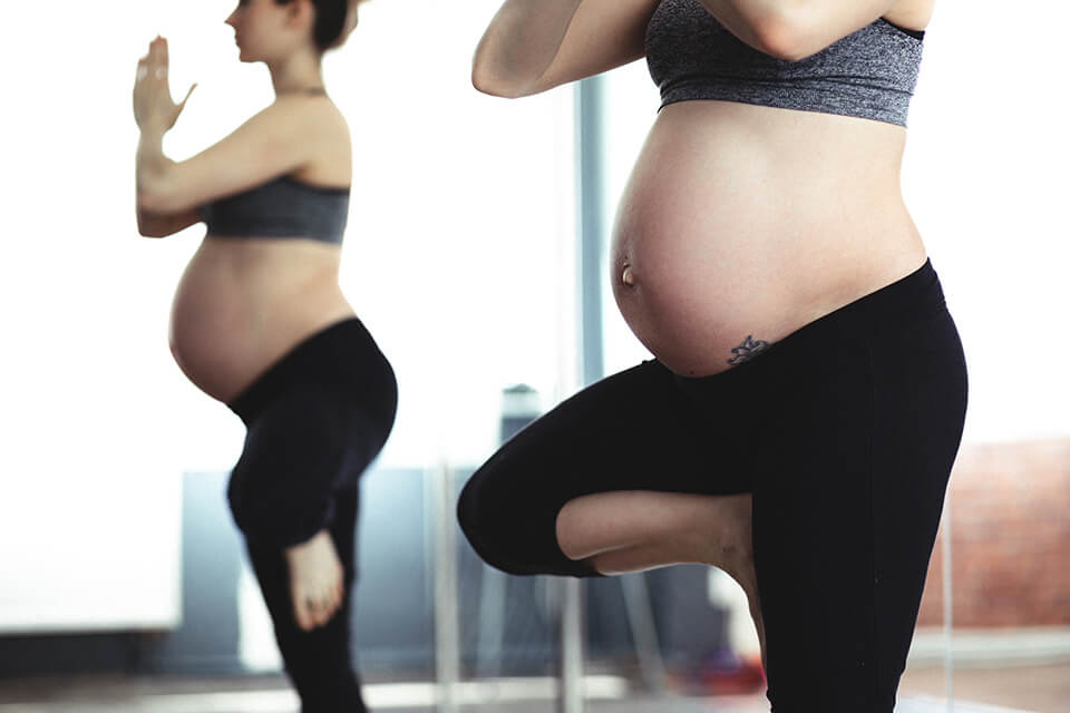 pregnant-yoga