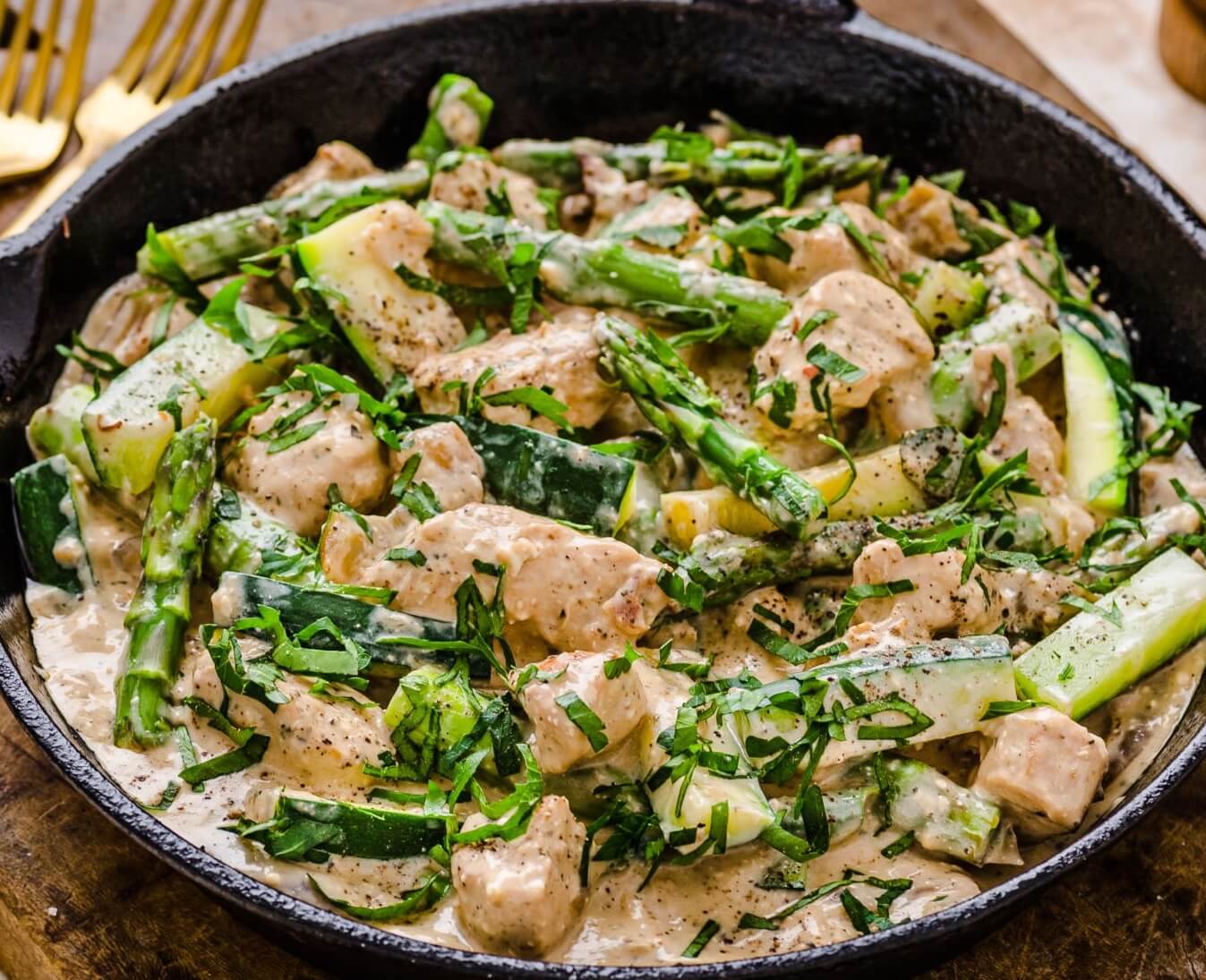 One Pan Creamy Herb Chicken The Healthy Mummy UK